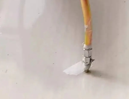 双清瓷砖空鼓维修公司专业解答在瓷砖铺贴过程中，如果使用的砂料过粗（如全部使用了粗砂），可能会导致以下问题